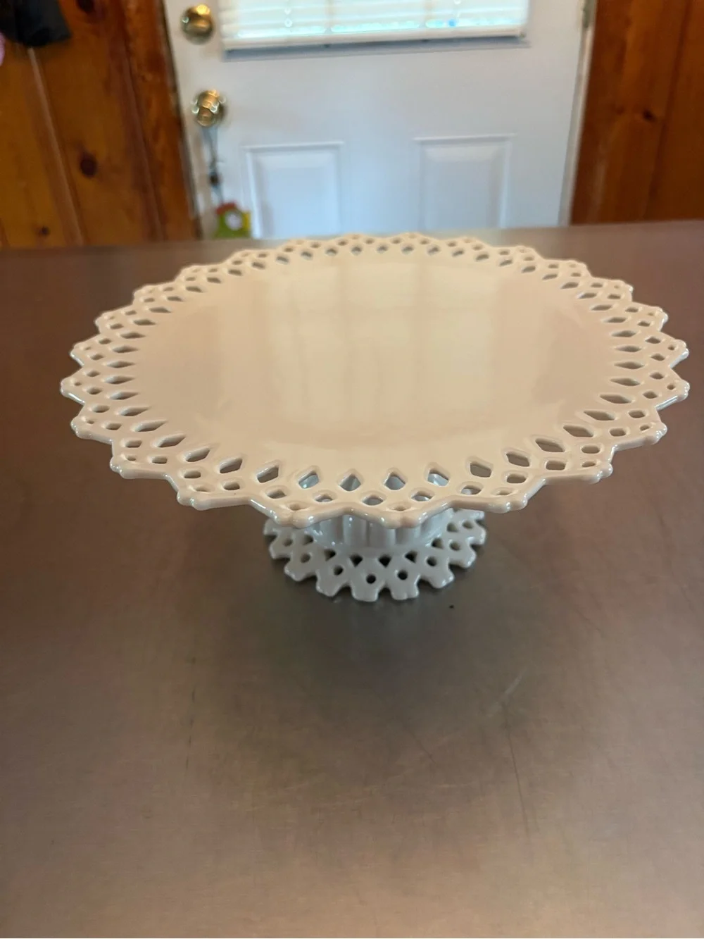 Lattice-Edge Ceramic Pedestal Cake Stand -Cream color